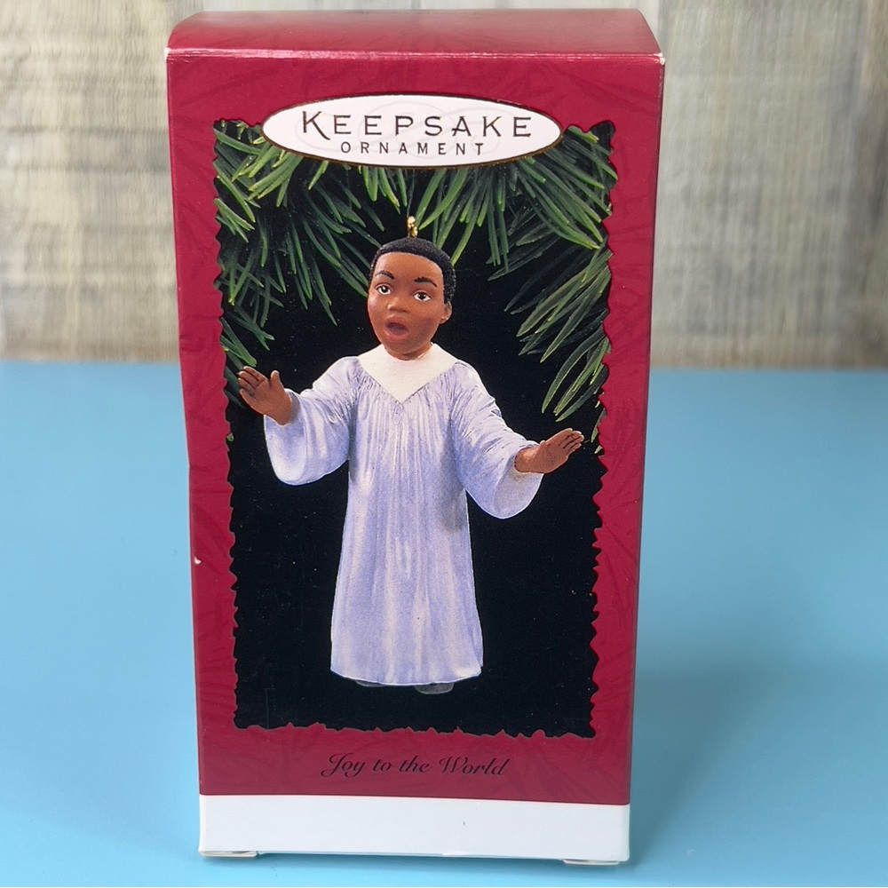 Hallmark Keepsake Ornament 1995 Joy To The World
Handcrafted Dated